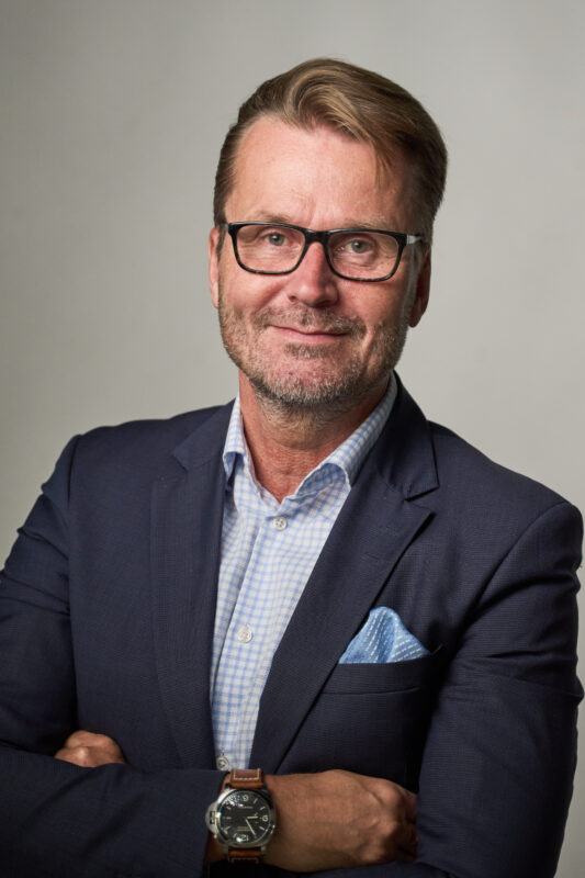 Portrait accompanying the sales appointment announcement.